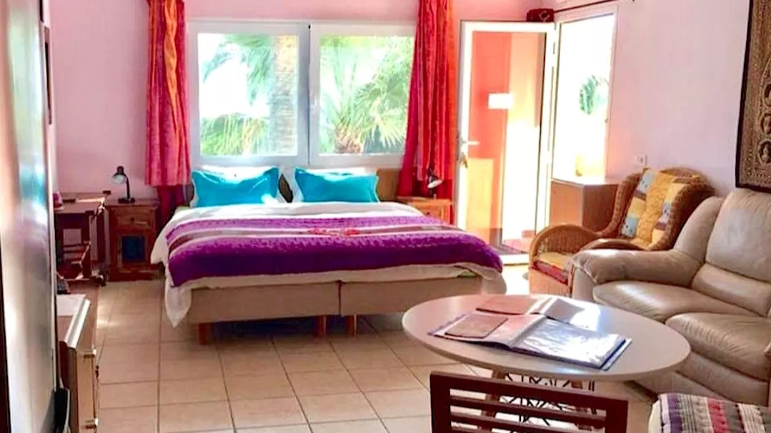 Studio with kitchen and sea view