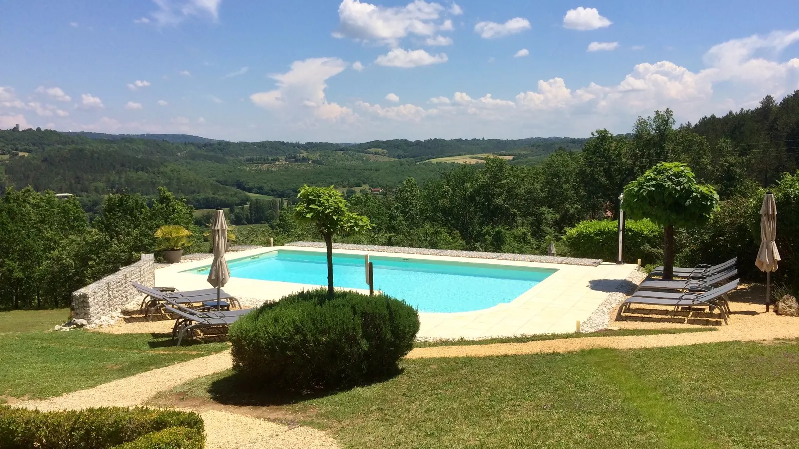 Les Trois Collines