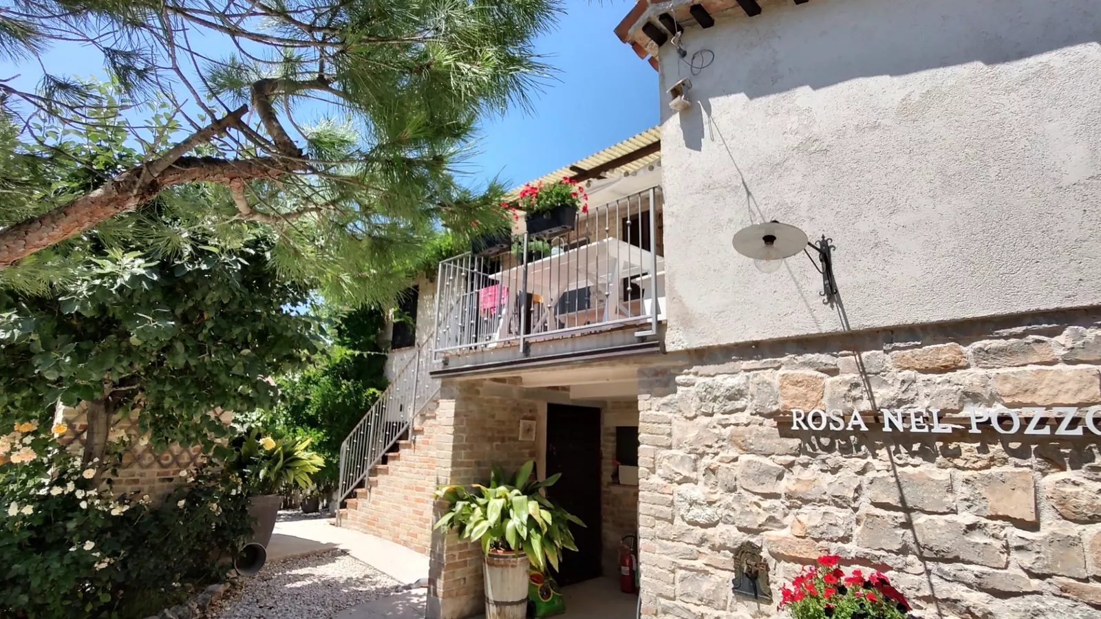 Rosa nel Pozzo, appartementen en B&B in Le Marche