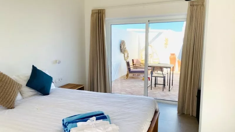 Kamer (17m2) met privé patio (27m2)