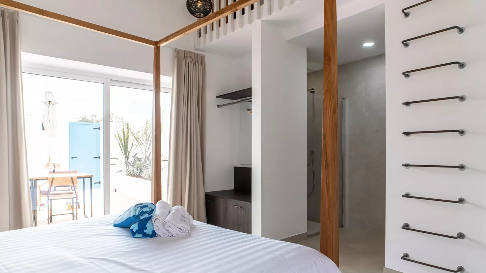 Kamer (17m2) with mezzanine & privé patio (28m2)