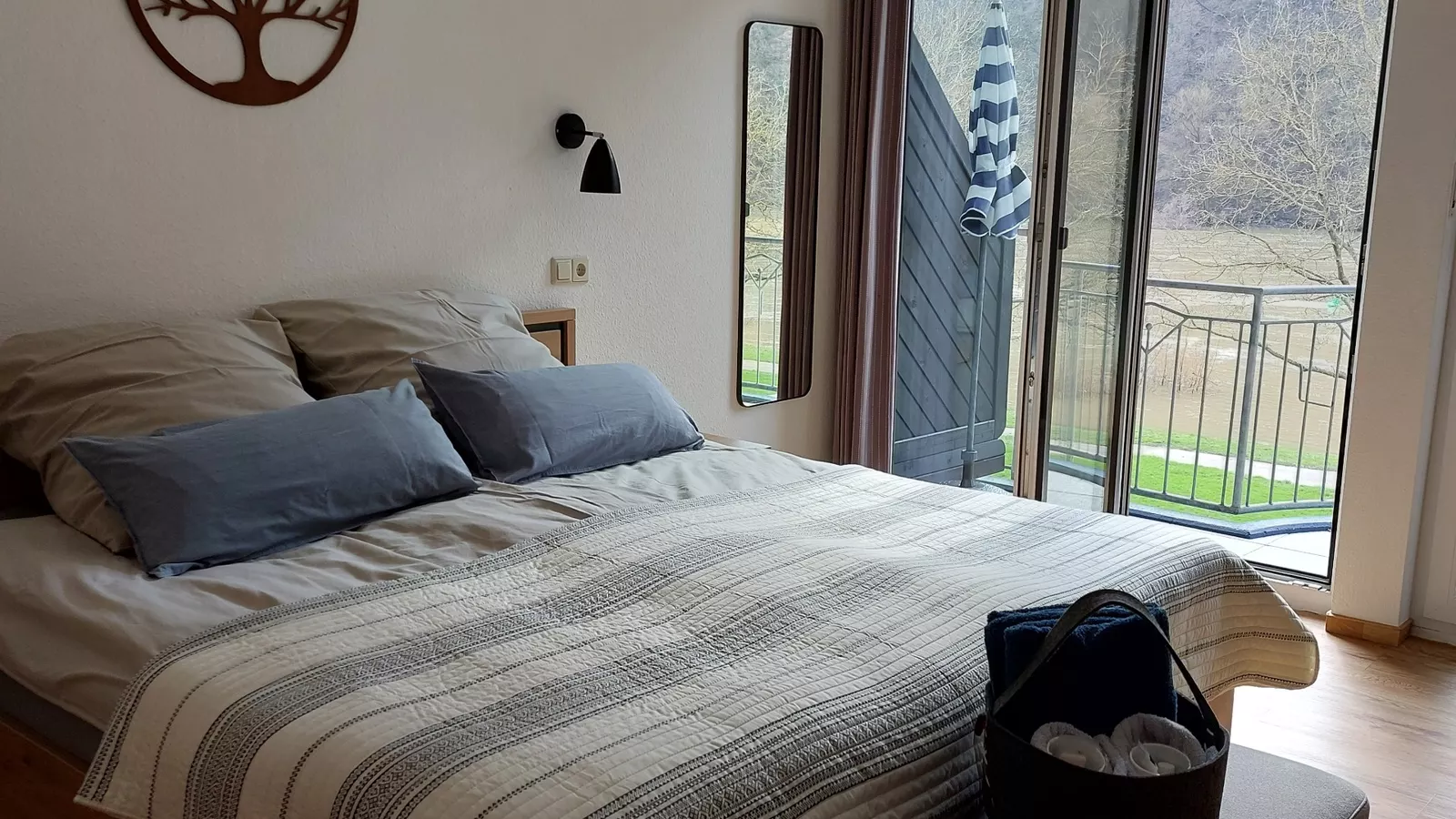 Luxe suite met ontbijt en balkon met Moezelzicht