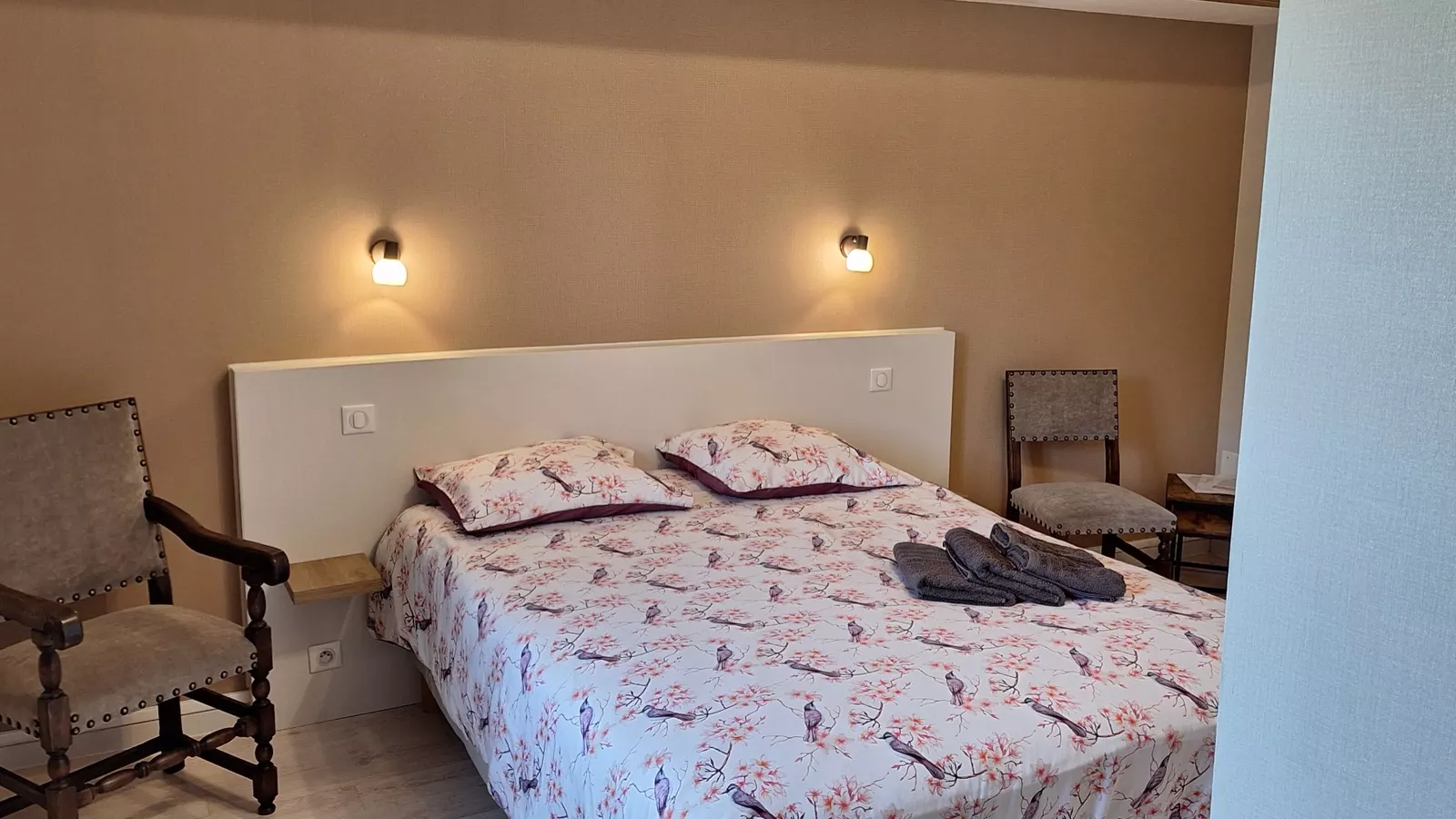 2 persoonskamer met badkamer op  aanvraag