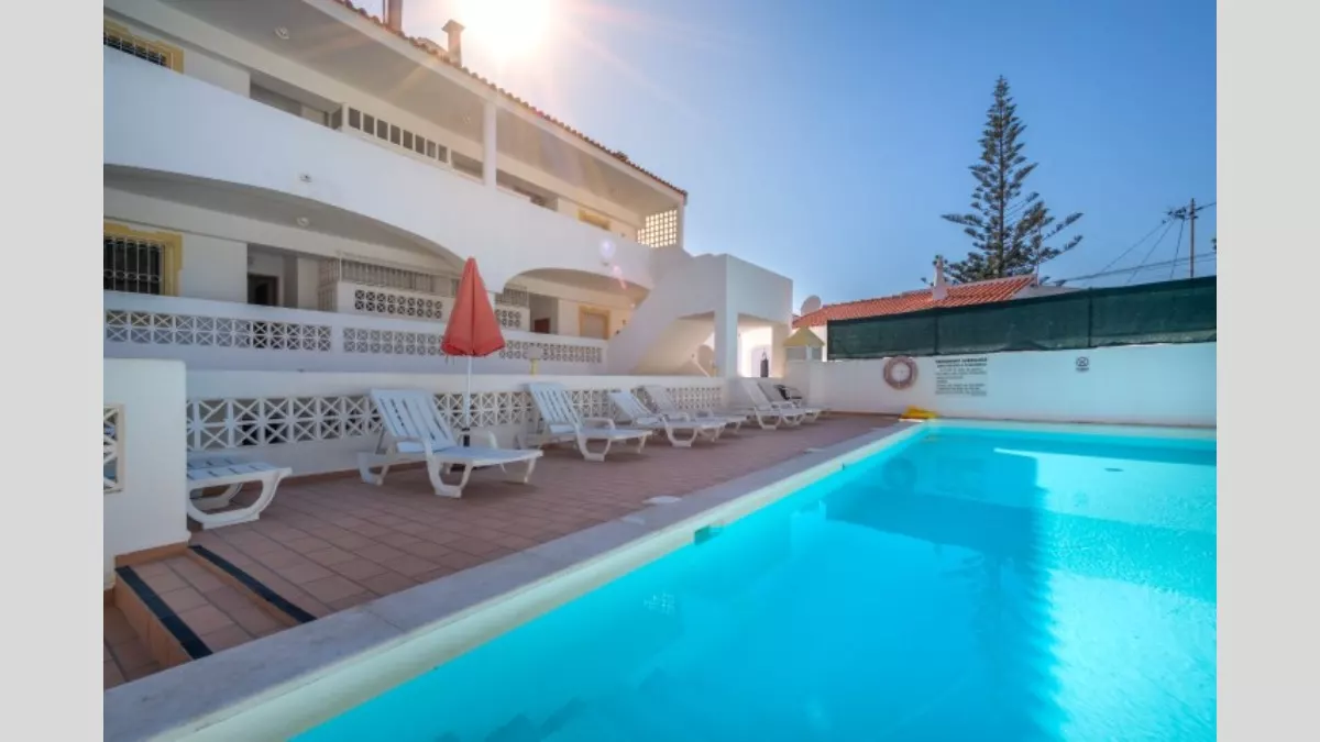 ALGARVE Vakantieappartement met zwembad a/d kust.
