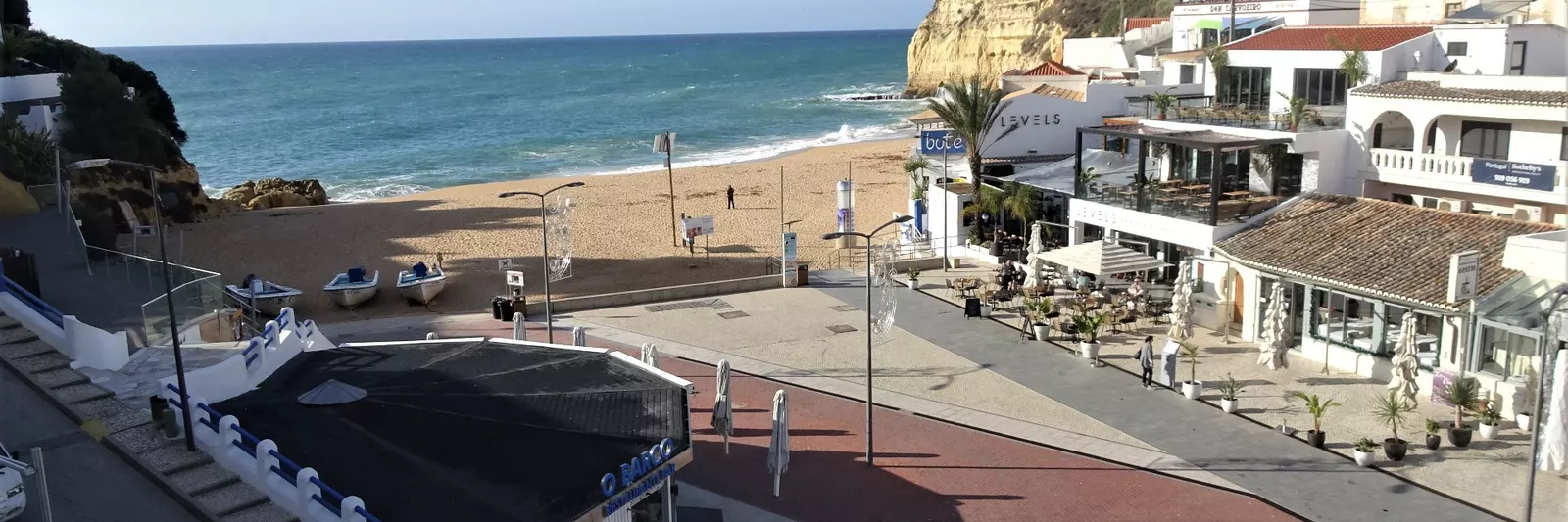 ALGARVE Vakantieappartement met zwembad a/d kust.