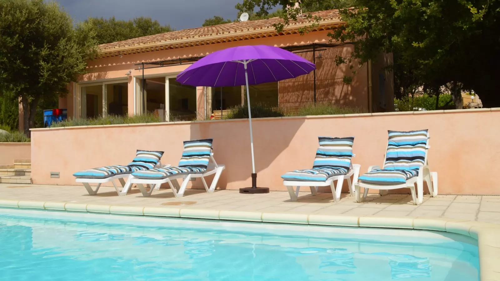 Villa Les Moullières in de Provence met zwembad/ v