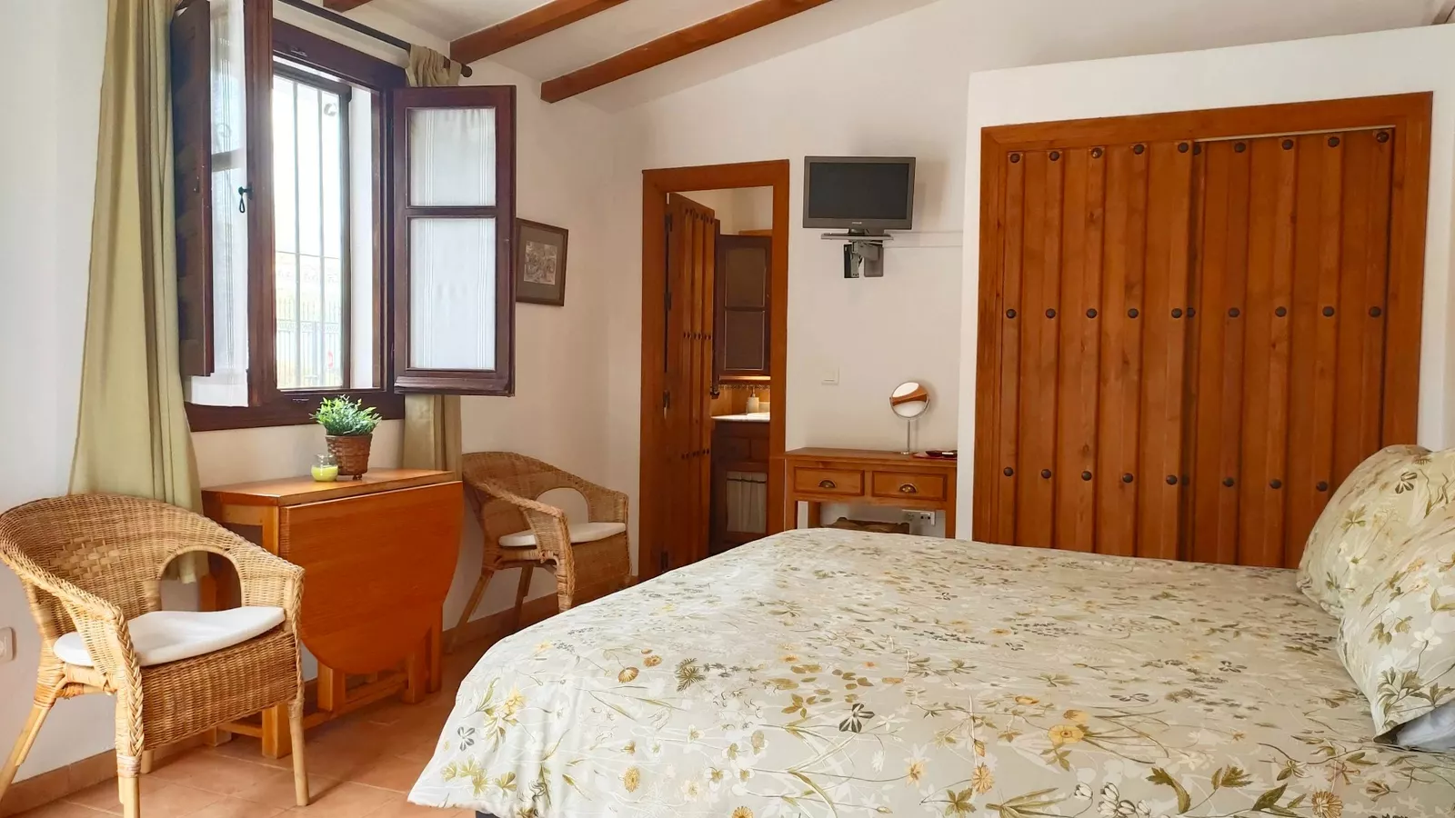 Escuela La Crujia Mandarin Room