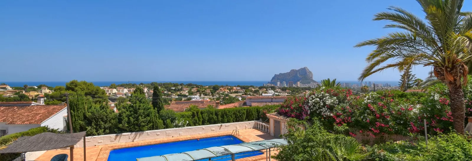 Villa La Perla Calpe : Zeezicht en groot zwembad